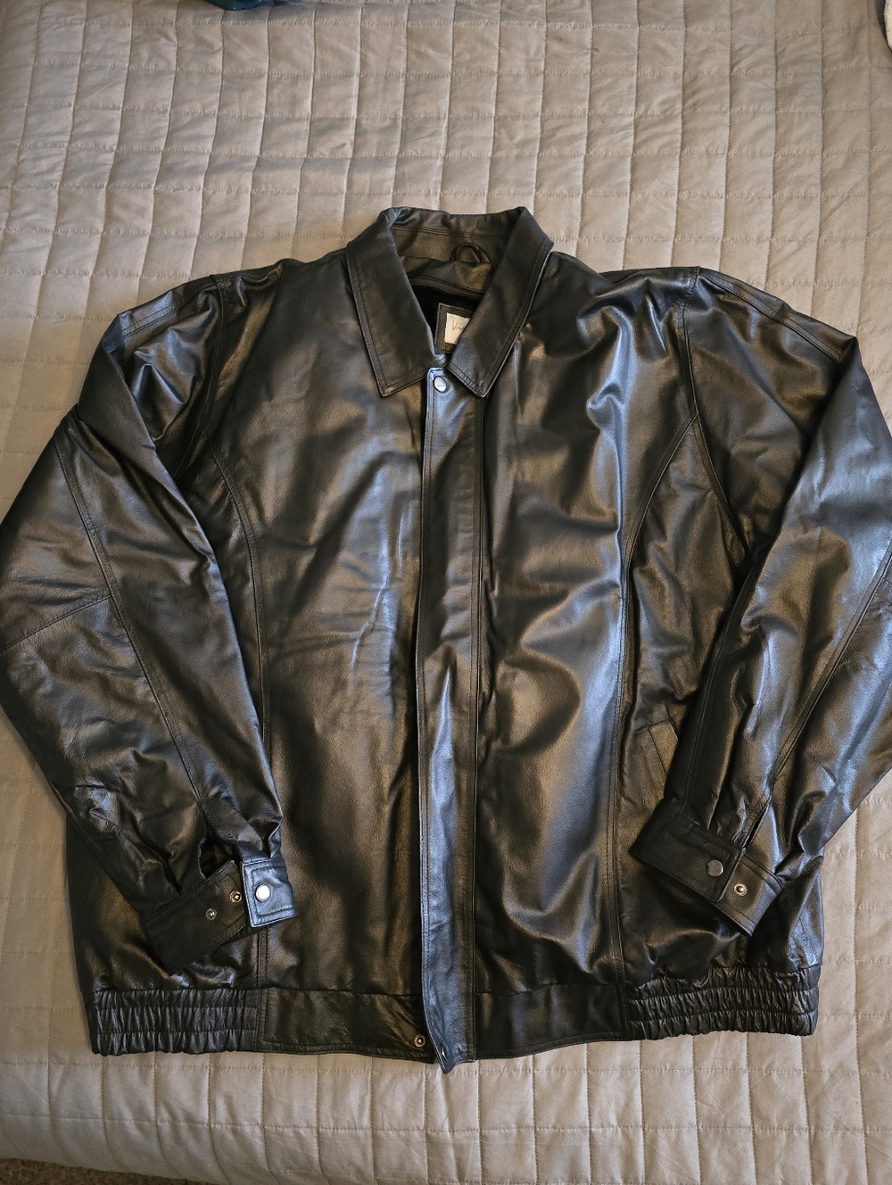 Men's Black Genuine Leather Jacket - Classic Collared Bomber Style
